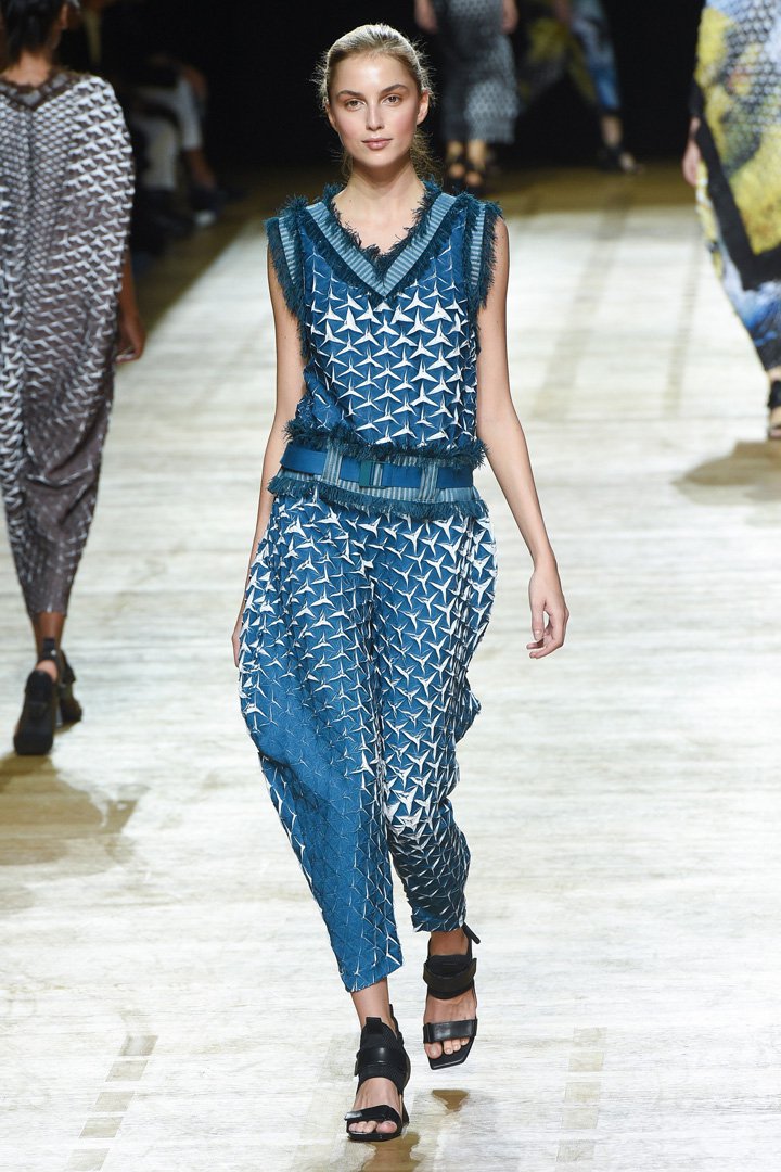 Issey Miyake（三宅一生）2025巴黎时装周时装秀