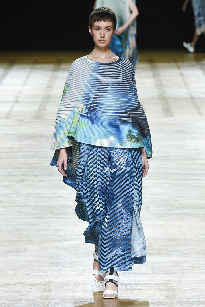 Issey Miyake（三宅一生）2025巴黎时装周时装秀