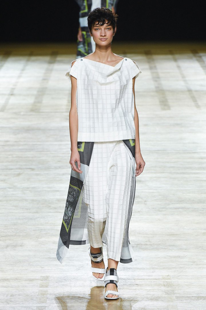 Issey Miyake（三宅一生）2025巴黎时装周时装秀