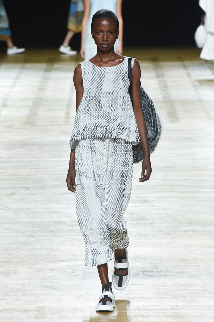 Issey Miyake（三宅一生）2025巴黎时装周时装秀