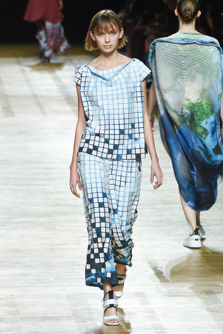 Issey Miyake（三宅一生）2025巴黎时装周时装秀