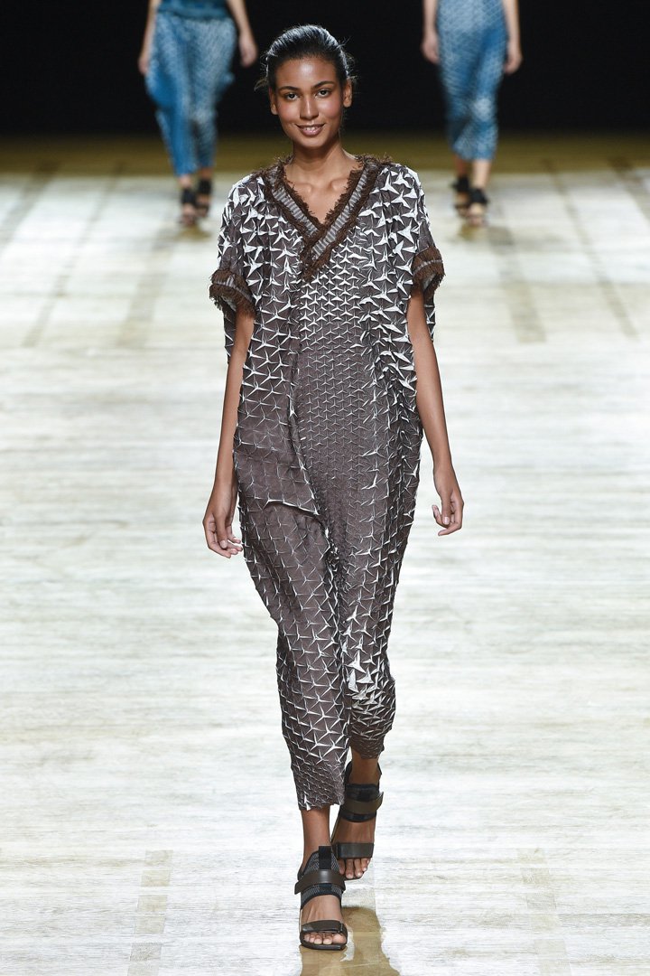 Issey Miyake（三宅一生）2025巴黎时装周时装秀