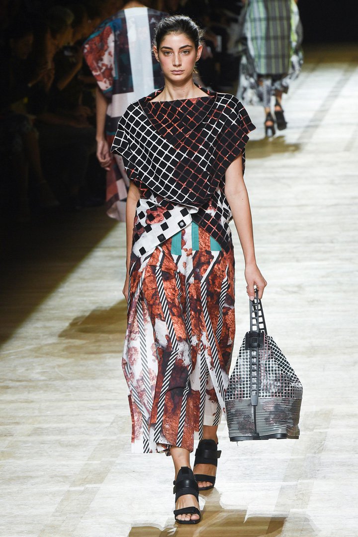 Issey Miyake（三宅一生）2025巴黎时装周时装秀