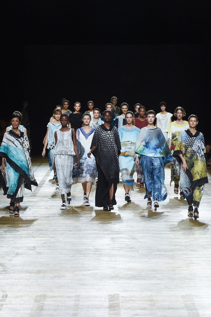 Issey Miyake（三宅一生）2025巴黎时装周时装秀