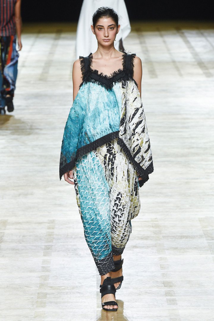 Issey Miyake（三宅一生）2025巴黎时装周时装秀