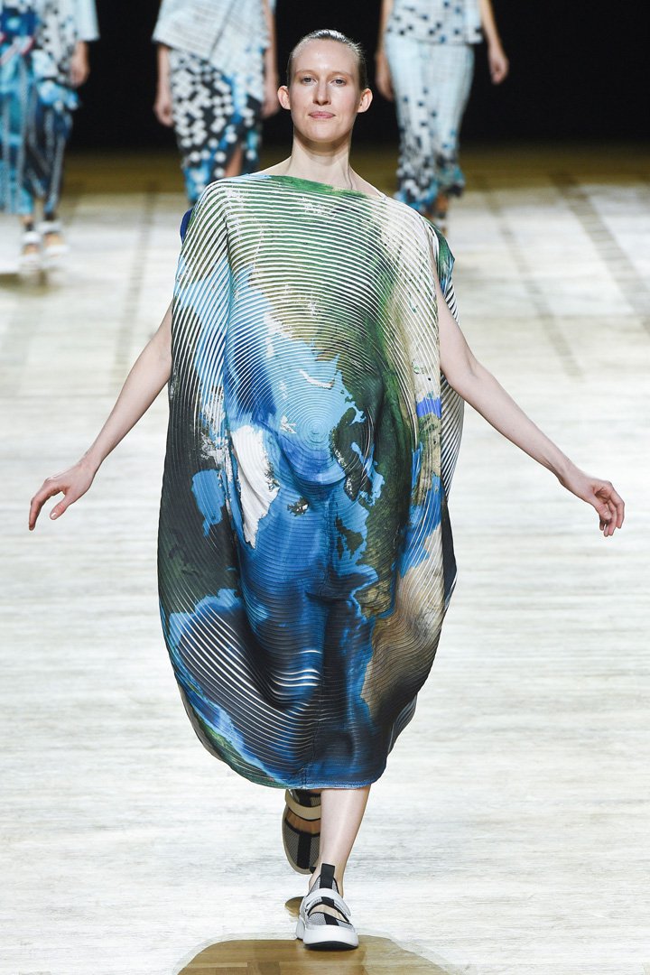 Issey Miyake（三宅一生）2025巴黎时装周时装秀