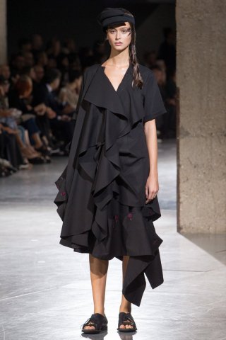 Yohji Yamamoto（山本耀司）2025巴黎时装周时装秀