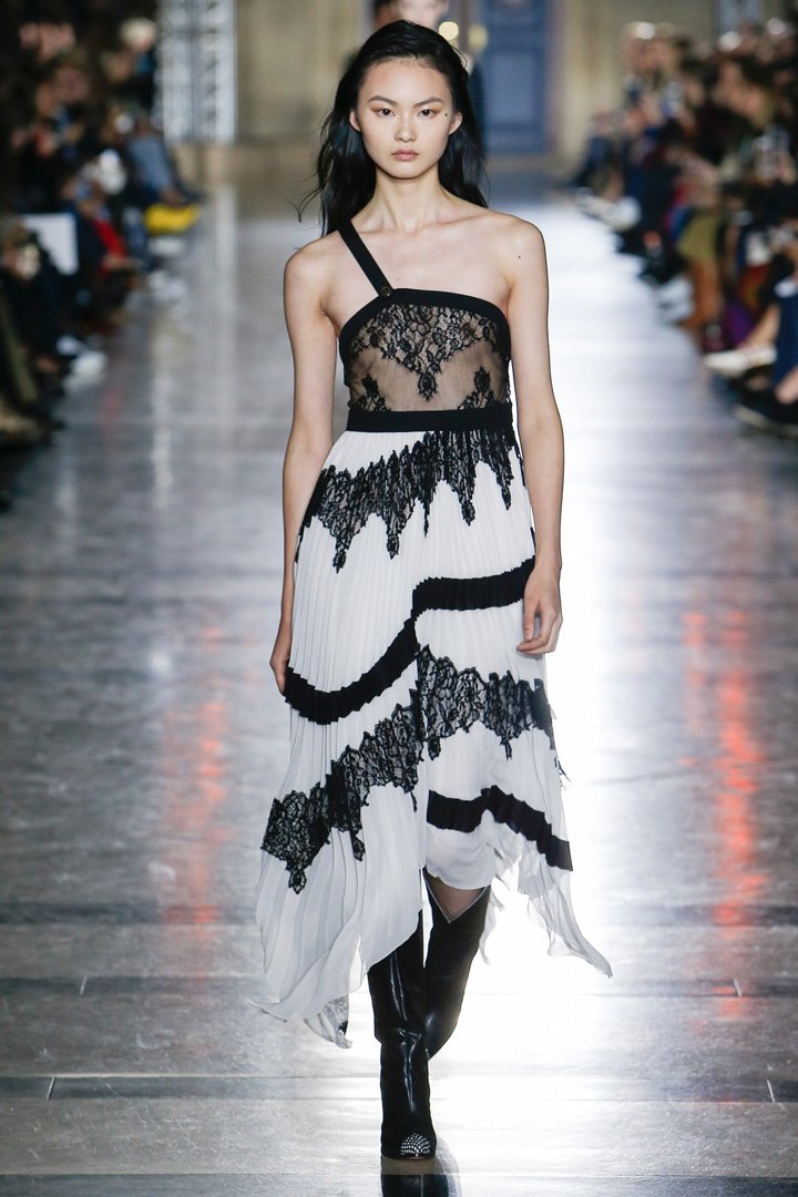 Givenchy（纪梵希）2025巴黎时装周时装秀