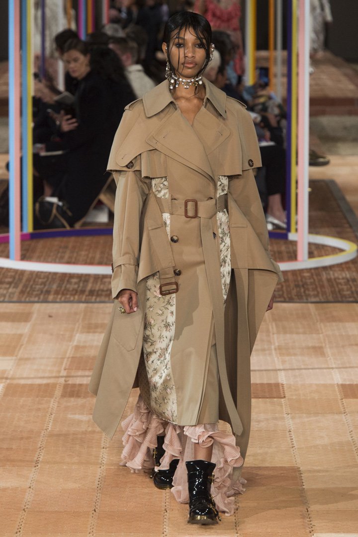 Alexander McQueen 2025巴黎时装周时装秀
