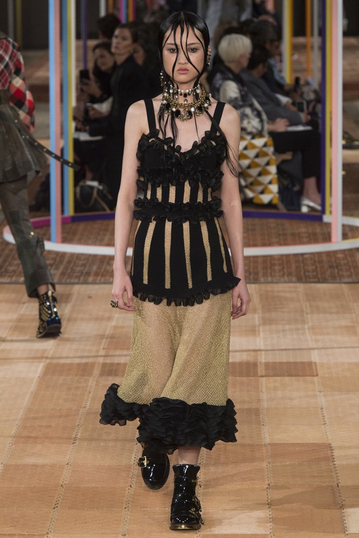 Alexander McQueen 2025巴黎时装周时装秀