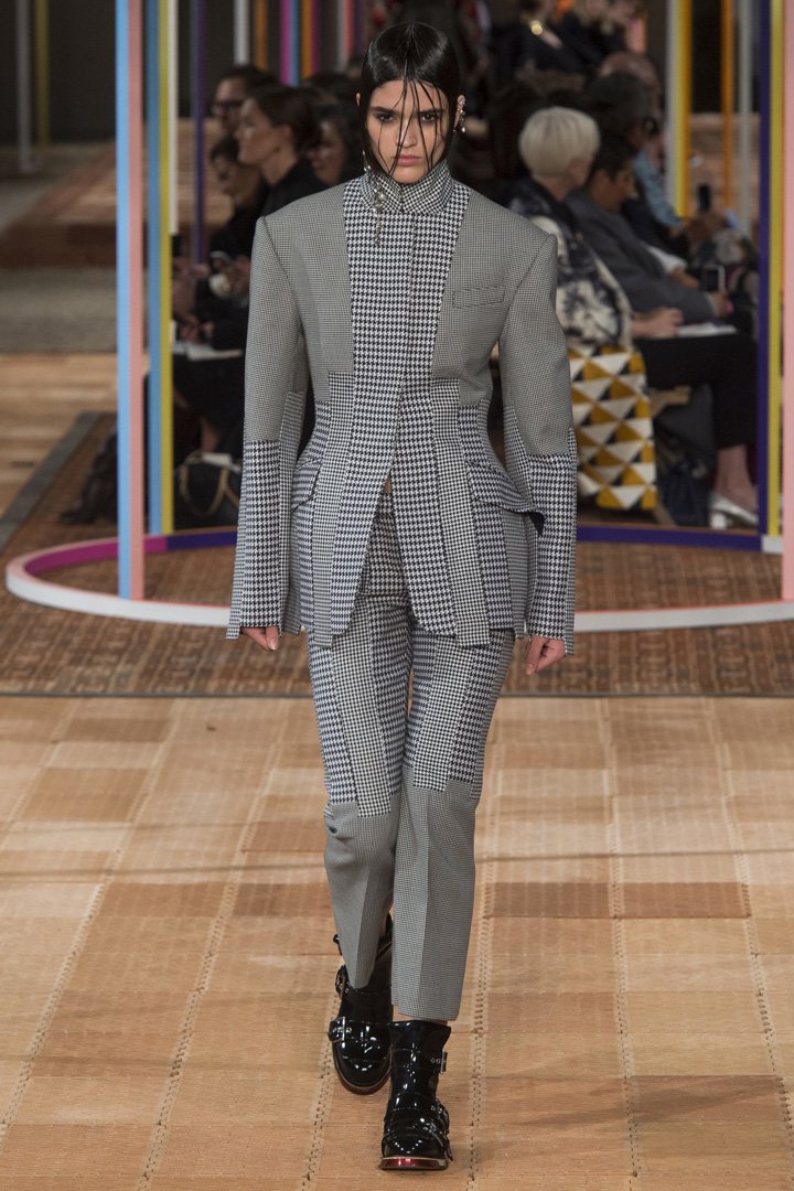 Alexander McQueen 2025巴黎时装周时装秀