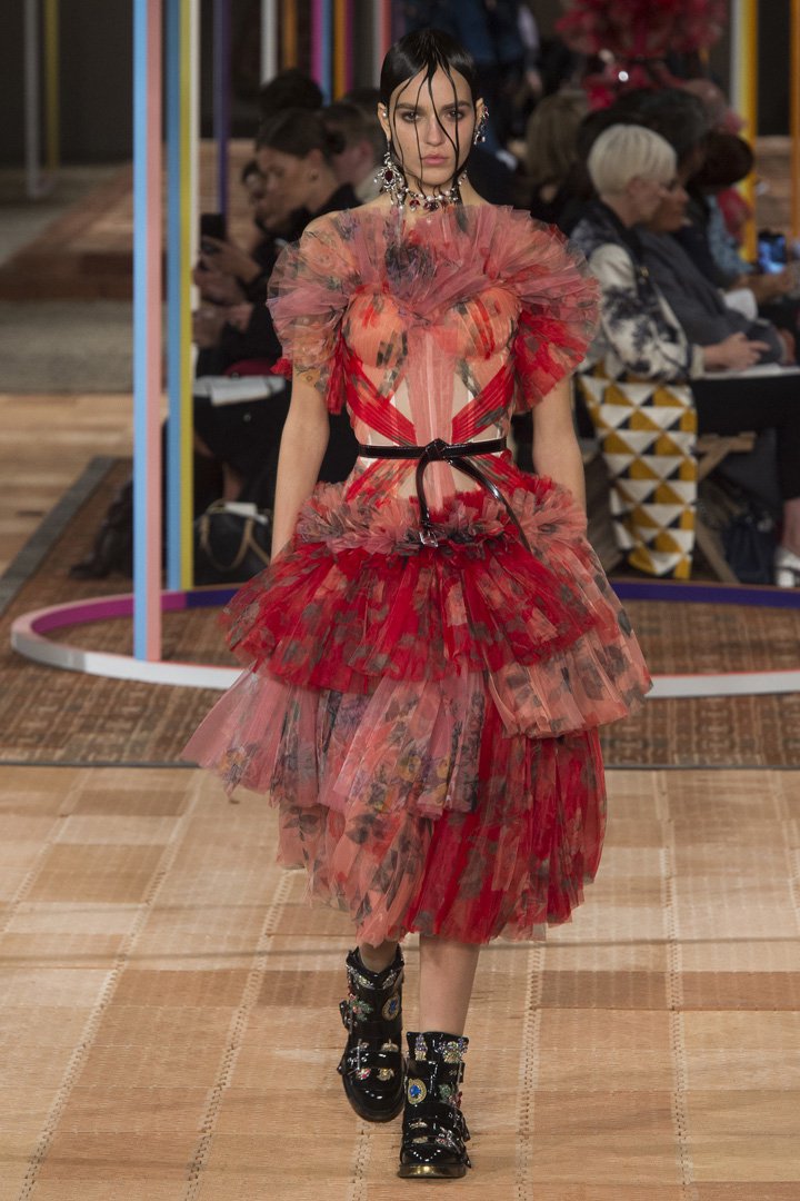 Alexander McQueen 2025巴黎时装周时装秀