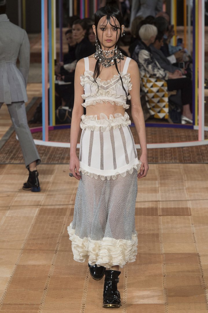 Alexander McQueen 2025巴黎时装周时装秀