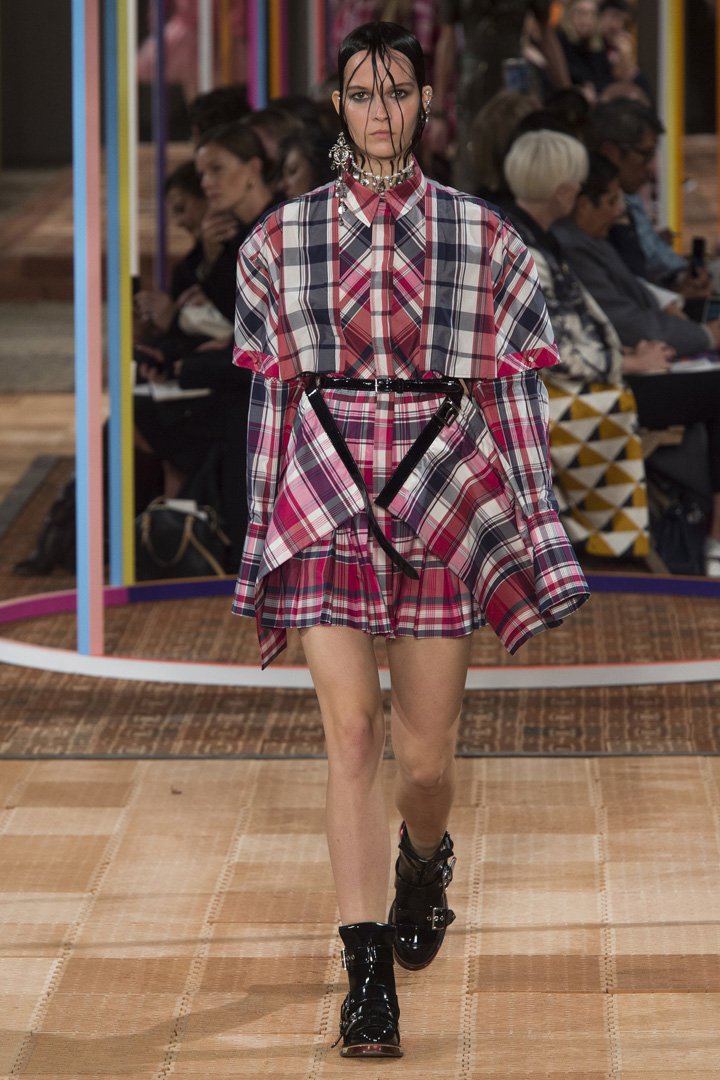 Alexander McQueen 2025巴黎时装周时装秀