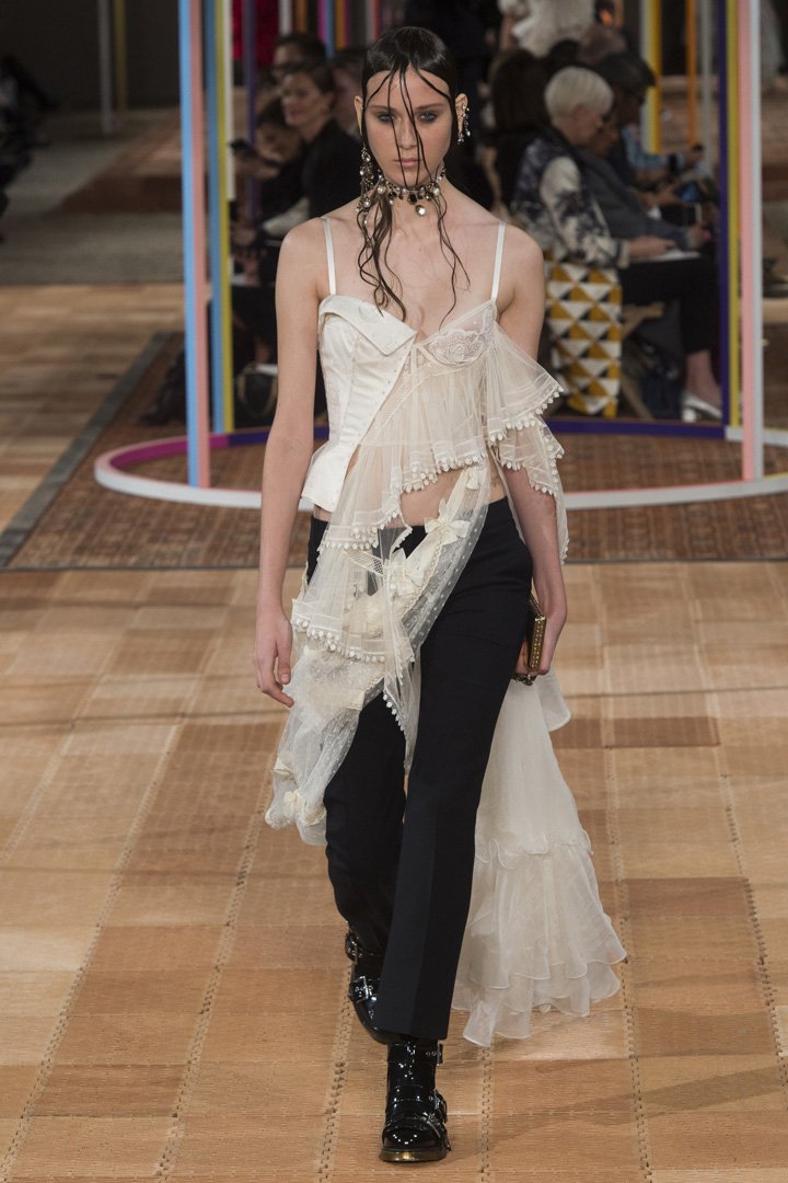 Alexander McQueen 2025巴黎时装周时装秀
