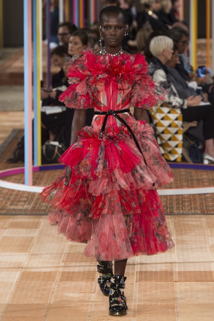 Alexander McQueen 2025巴黎时装周时装秀