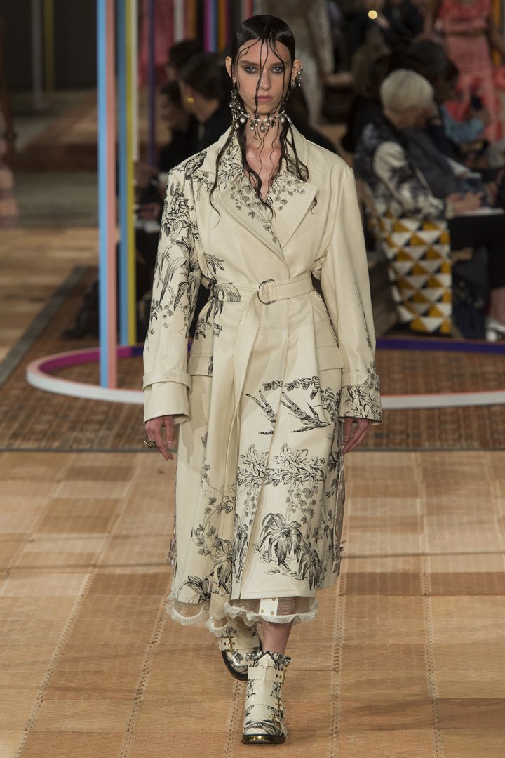 Alexander McQueen 2025巴黎时装周时装秀