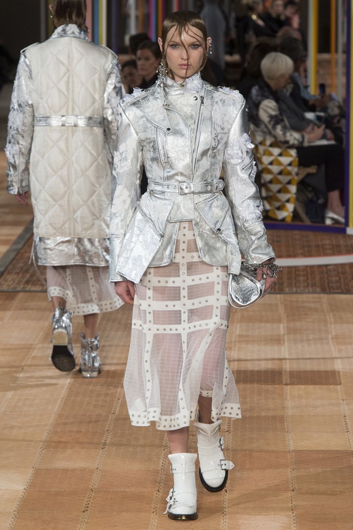 Alexander McQueen 2025巴黎时装周时装秀