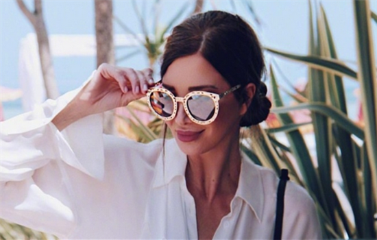 鼻头缩小的切口位置 缩鼻头手术主要有两种切口