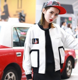 棒球服怎么搭配 看女星街拍教你棒球服如何搭出时尚