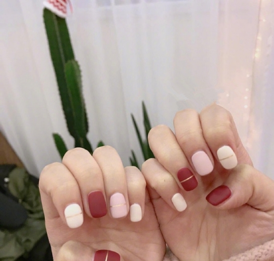 好看的美甲图片款式冬 手部也要美美的过冬