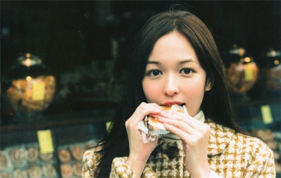 全切双眼皮不能吃什么 这5种食物你千万别碰