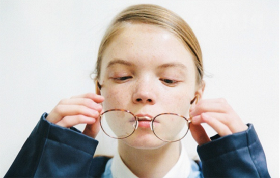 上睑下垂可以不手术吗 揭秘眼睑下垂不手术会怎样