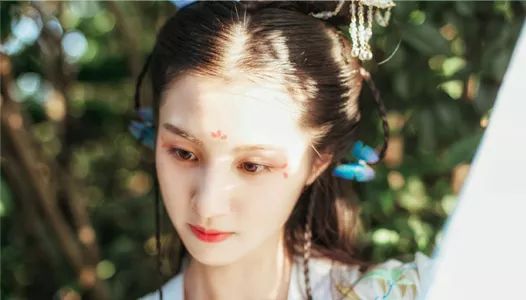 化妆品过敏治疗方法 停用化妆品后脸上过敏怎么办？