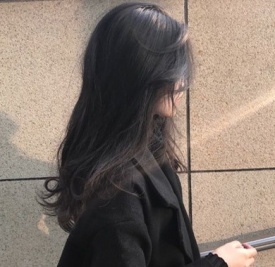 2025中长发卷发发型图片 卷发助你收获满满好感度