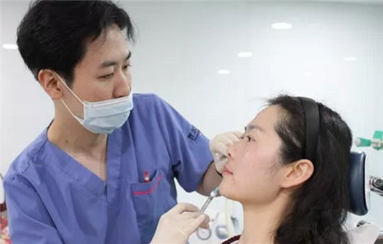 玻尿酸打下巴失败图片 非法医美导致下巴烂掉你不怕吗