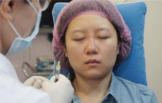 玻尿酸打下巴安全吗 正规医院做的安全性才高