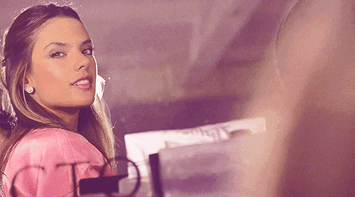 双眼皮是埋线好还是割的好 你知道做个双眼皮有多美吗?