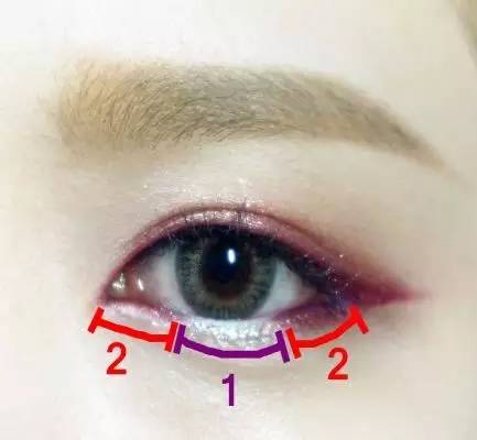 眼妆怎么画好看 4款潮流眼妆送给你