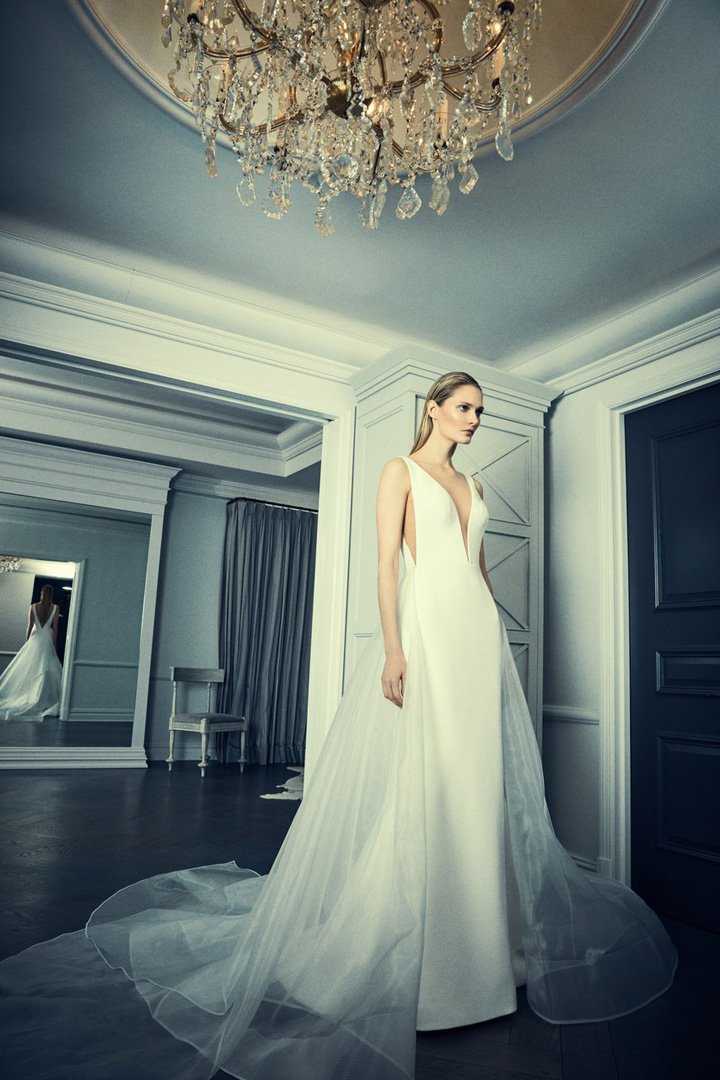 Romona Keveza 2025春夏婚纱系列广告