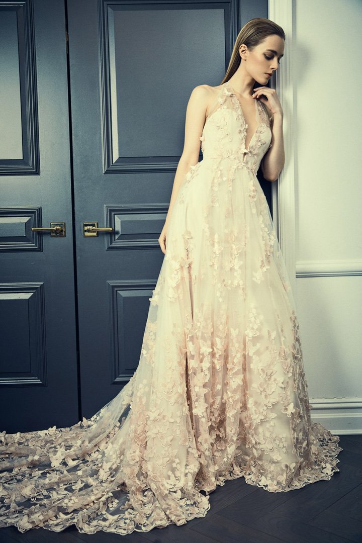 Romona Keveza 2025春夏婚纱系列广告