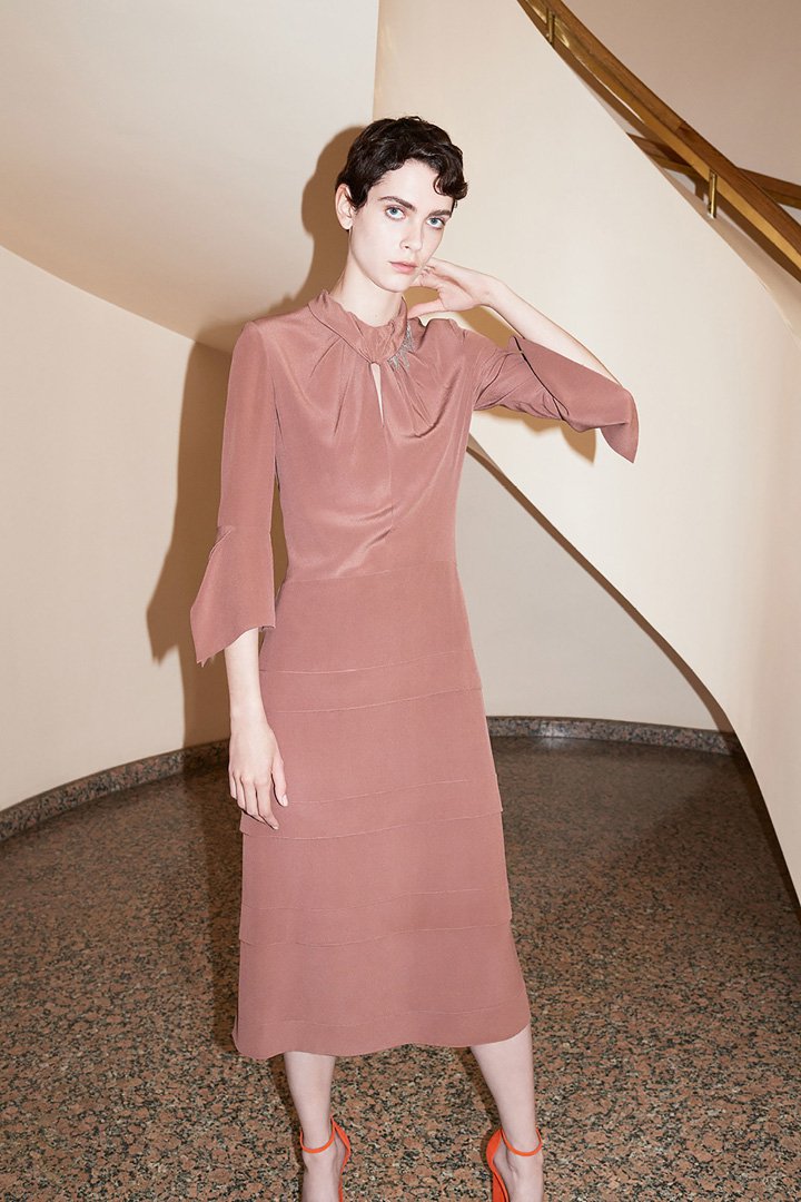 Victoria Beckham 2025服装商业广告摄影图