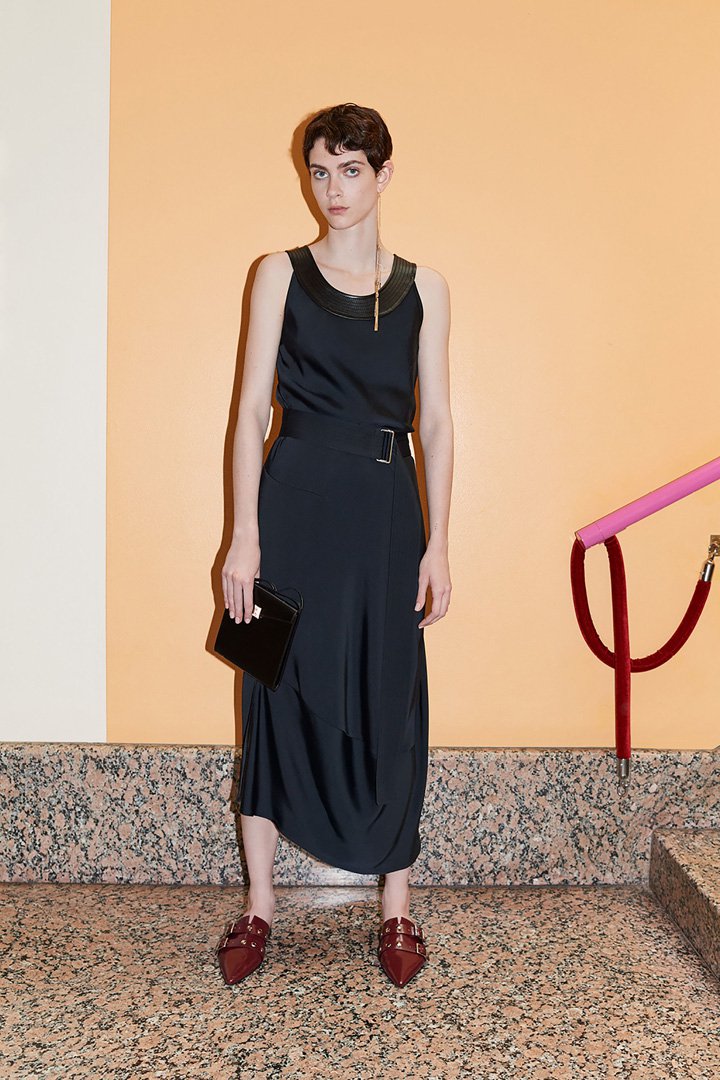 Victoria Beckham 2025服装商业广告摄影图