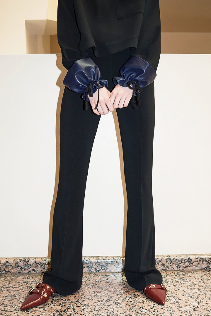 Victoria Beckham 2025服装商业广告摄影图