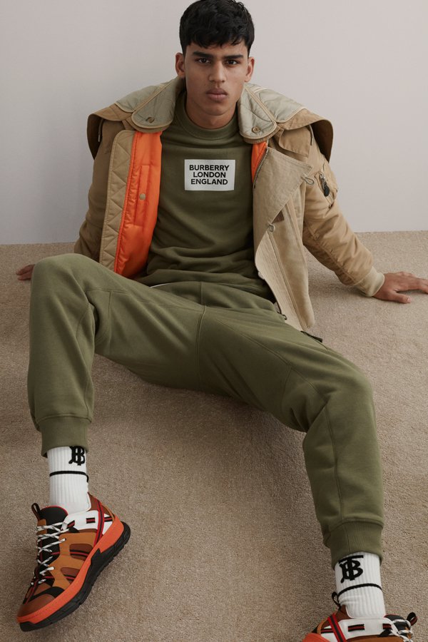 Burberry 2025服装品牌发布秀