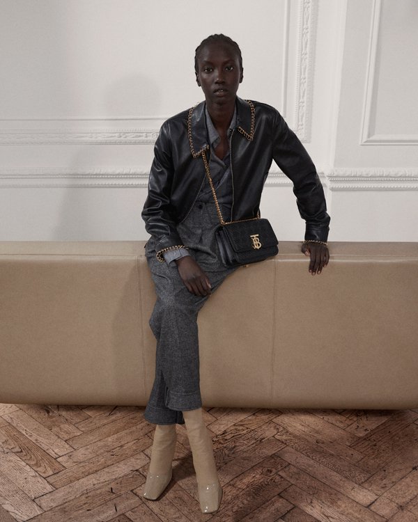 Burberry 2025服装品牌发布秀