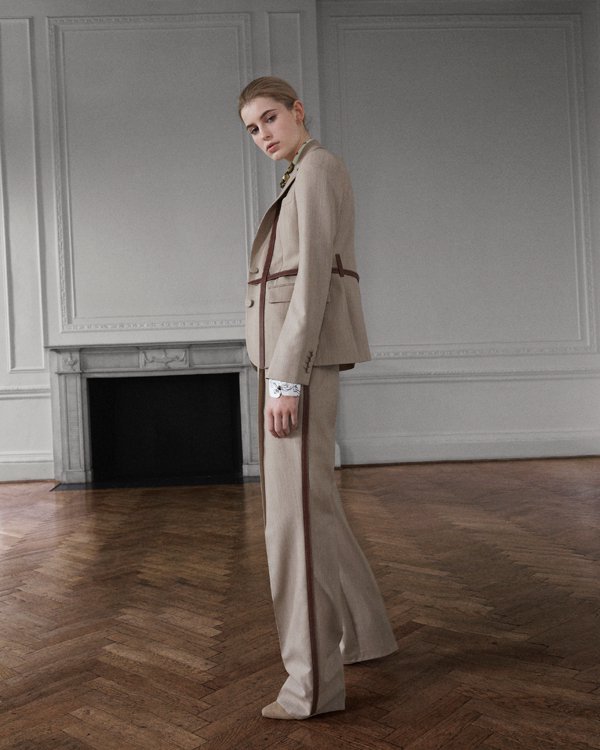 Burberry 2025服装品牌发布秀