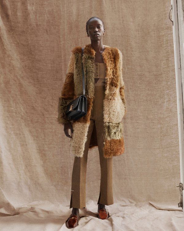 Burberry 2025服装品牌发布秀