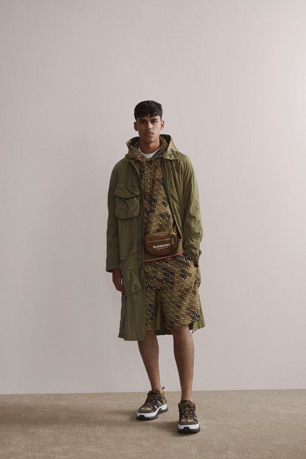 Burberry 2025服装品牌发布秀