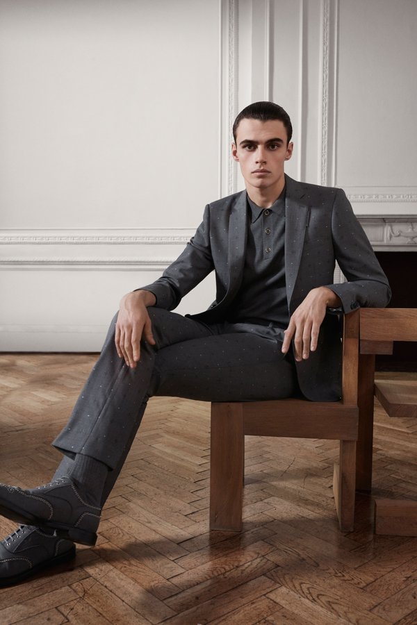 Burberry 2025服装品牌发布秀