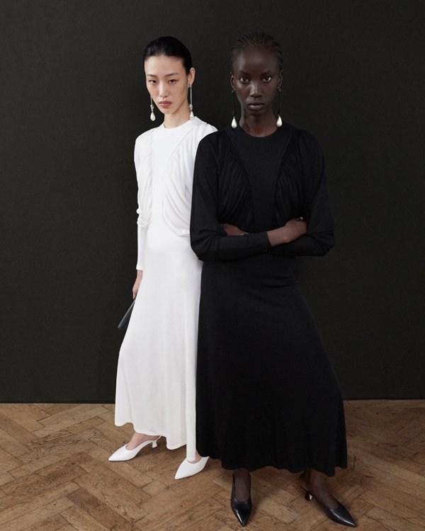 Burberry 2025服装品牌发布秀