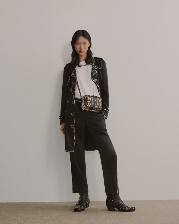 Burberry 2025服装品牌发布秀