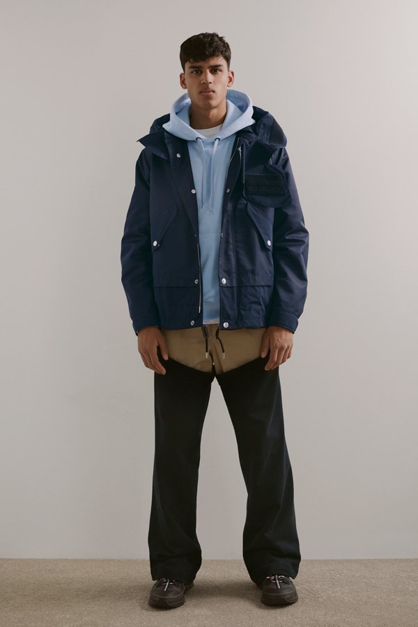 Burberry 2025服装品牌发布秀