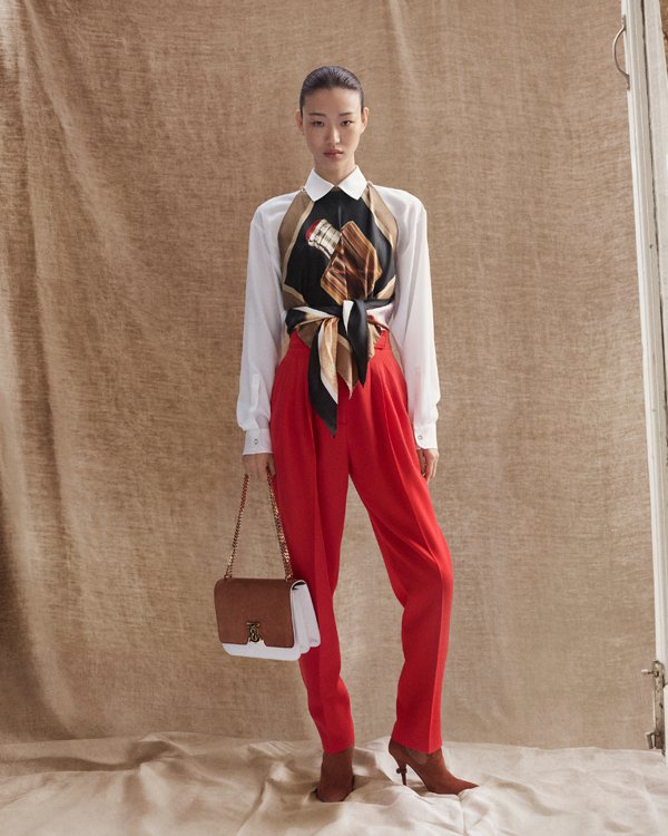 Burberry 2025服装品牌发布秀