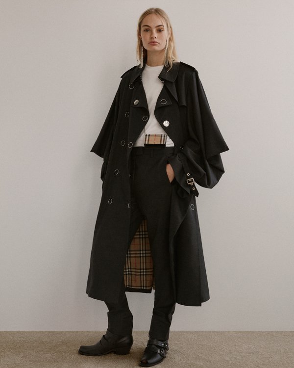 Burberry 2025服装品牌发布秀