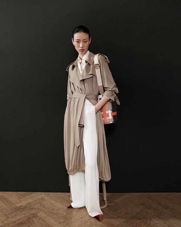 Burberry 2025服装品牌发布秀